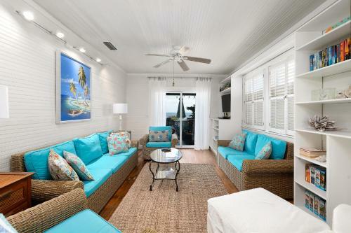Happy Sleep- 2 Bedroom 1 Bath Beachfront Home!!!