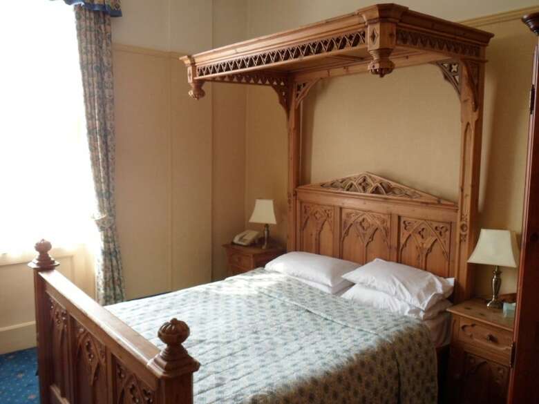 Three Queens Hotel
