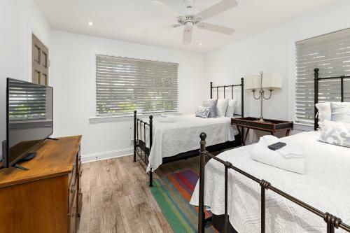 Village Area - 2 Bed - 2 Bath Cottage - Pup Friendly!