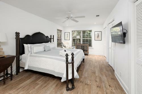 Village Area - 2 Bed - 2 Bath Cottage - Pup Friendly!