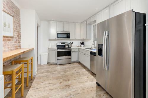 Village Area - 2 Bed - 2 Bath Cottage - Pup Friendly!