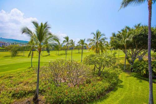 Surf & Racquet Club #6-303