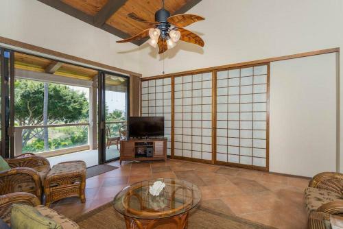 Surf & Racquet Club #6-303