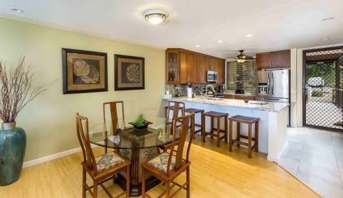 Country Club Villas #208