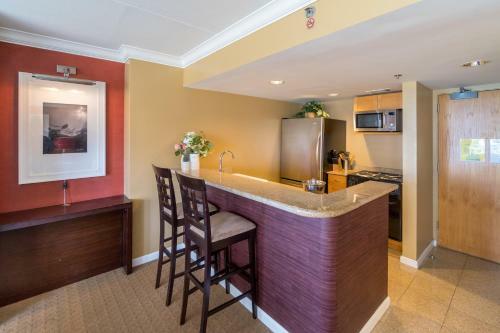 Apartamento @ Marbella Lane Executive Suite, Steps To Beach