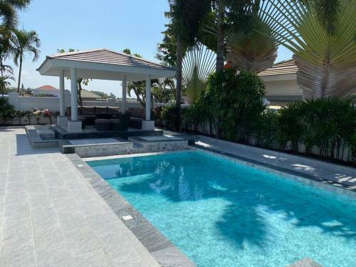 Brand New Pool Villa / 4br 8-10 Persons
