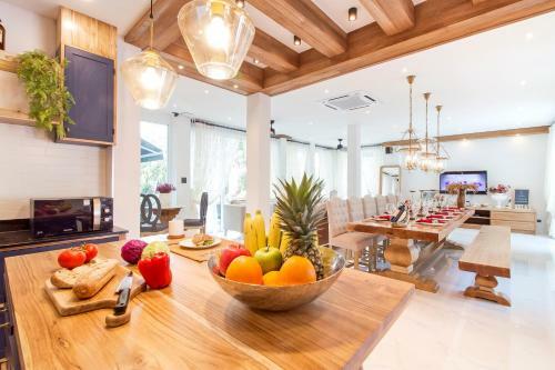 Stylish 2-villa Combination By Hi At Home