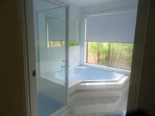 Apurla Hervey Bay - Located At The Point