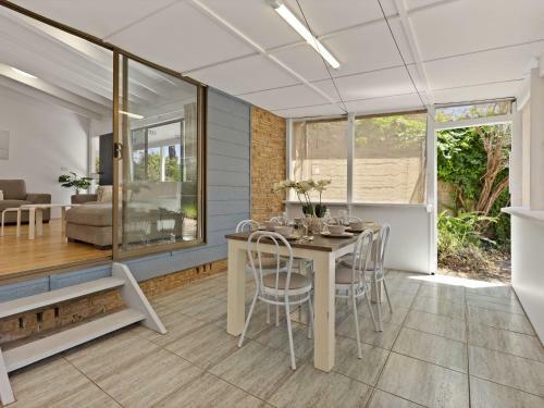 Laid Back Pet Friendly Beach Cottage In Jervis Bay