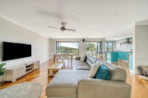 Modern Beach Home, Stunning View And Great Garden