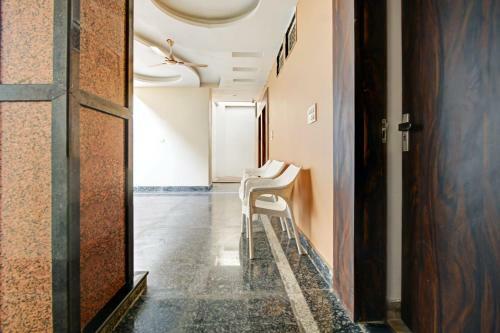 Oyo 86002 Hotel Komal Palace