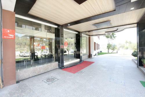 Capital O 12767 Hotel Grand Chinar