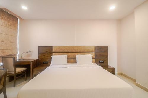 Fabhotel Mid Town Grand