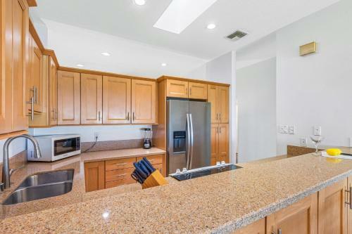 150-4 Oceanfront Puamana