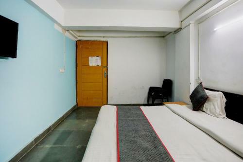 Collection O 82470 Hotel Rent Abode Aone Inn