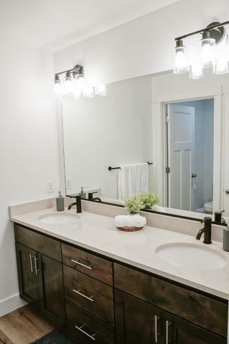 Teewinot Townhome