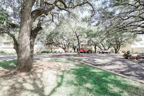 Stylish Waterfront Townhouse With Boat Slip, Pet Friendly