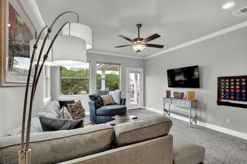 Stunning Luxury Lake Home With Waterfront & Dock!