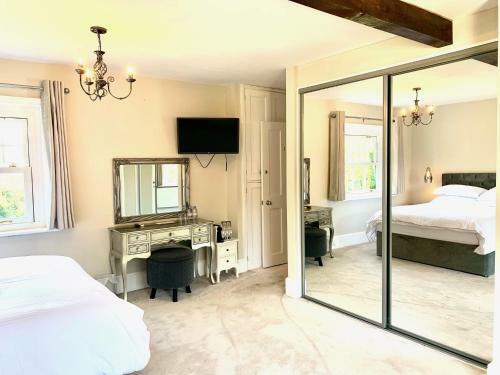 Stunning 6 Bedroom Farmhouse In Hellingly