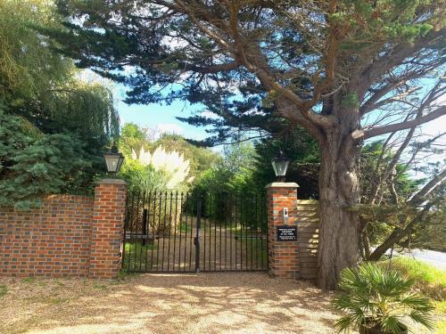 Stunning 6 Bedroom Farmhouse In Hellingly