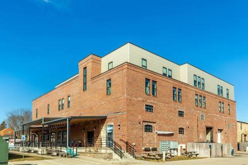 Apartamento ?best 2bdr Loft! Restaurant Attached? Walk To Mass