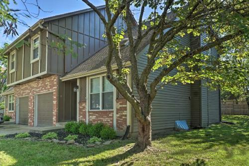 Modern Townhome With Fireplace Near Stoll Park