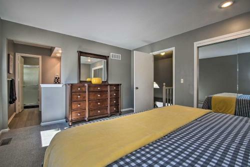 Modern Townhome With Fireplace Near Stoll Park