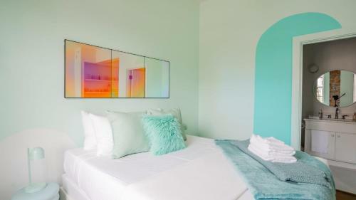 Apartamento Pickle Factory Soda Pop Whimsical Fun Studio
