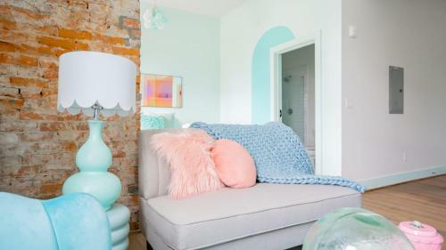 Apartamento Pickle Factory Soda Pop Whimsical Fun Studio