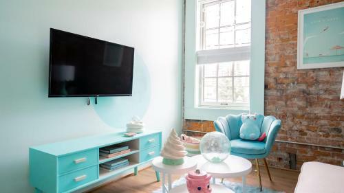 Apartamento Pickle Factory Soda Pop Whimsical Fun Studio