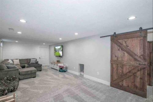 Renovated Oasis, 4 Bedroom/outdoor Dining