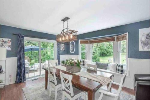 Renovated Oasis, 4 Bedroom/outdoor Dining