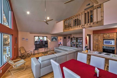 Lake Cumberland Home With Deck And Water Access!