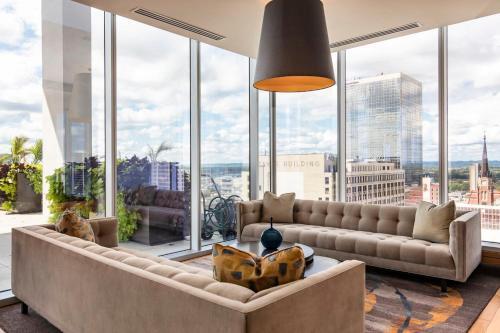 Apartamento Two Luxurious Highrises On The Same Floor By Cozysuites