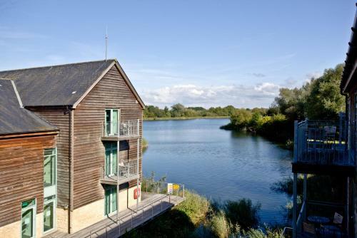 Aparthotel Cotswold Water Park Four Pillars Apartments