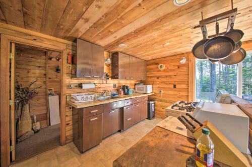 Cozy Cottage On Cat Cove With Wraparound Deck!