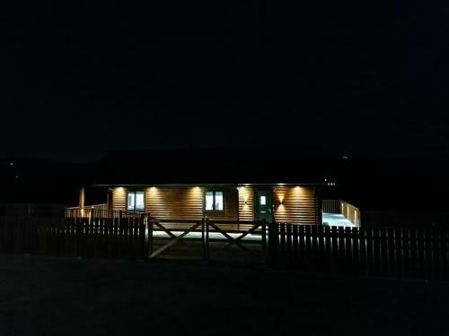 Lovely 3-bed Cabin In Meigh