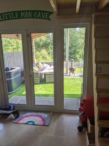Beautiful Large 4-bed House Close To Celtic Manor