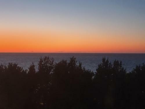 Stunning Sea View Immaculate 4-bed Family House