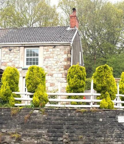 2-bed Cottage In In Welsh Valley Nr Swansea