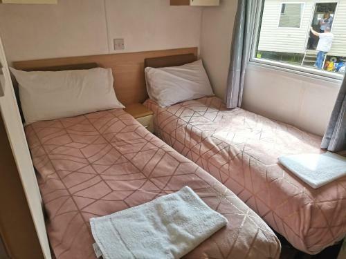Static Caravan Hire Sand Le Mere Holiday Village