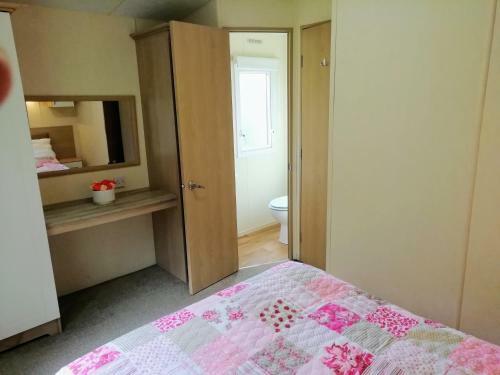 Static Caravan Hire Sand Le Mere Holiday Village