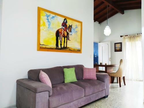 Bonita Y Confortable Casa, Excelente Ubicaci�n.