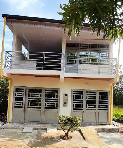 Hermoso Apartamento Con Servicios Y Garaje.