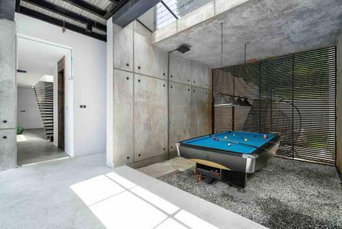 Ultramodern Riverfront Villa With Infinity Pool