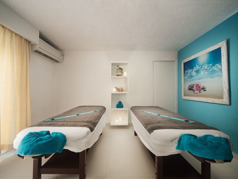 Hotel El Cid La Ceiba Beach