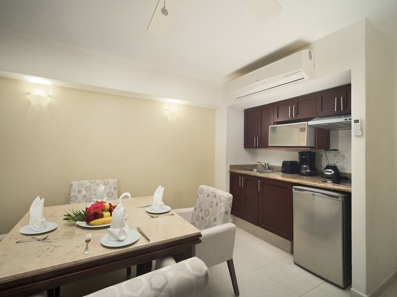 Hotel El Cid La Ceiba Beach