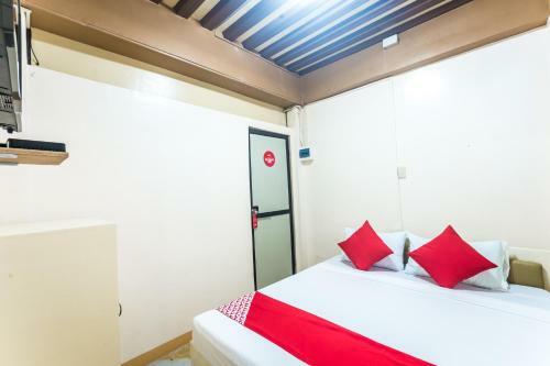 Hotel Vaccinated Staff-oyo 569 Alt Complex