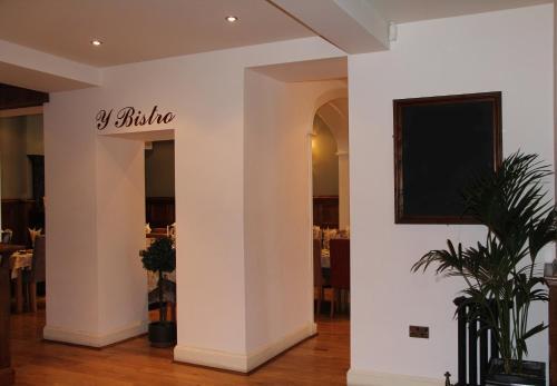Aberdunant Hall Country Hotel