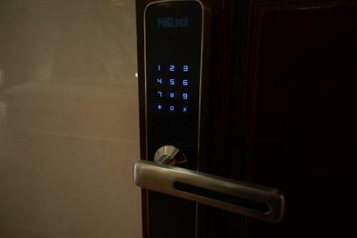 Ves - Pa Luxury Hotel